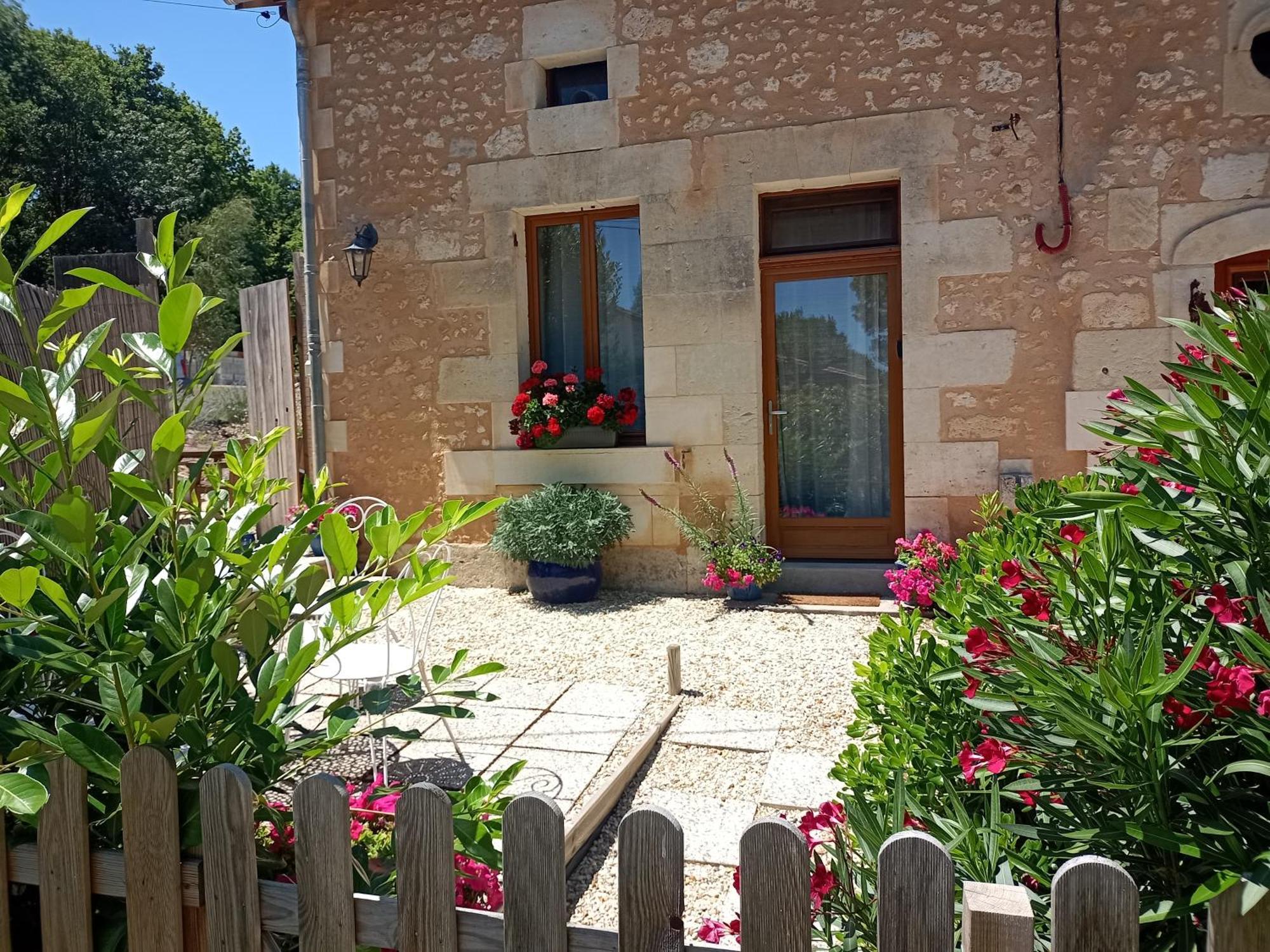 La Vieille Grange - Saint-Privat-Des-Pres Bed & Breakfast Exterior photo
